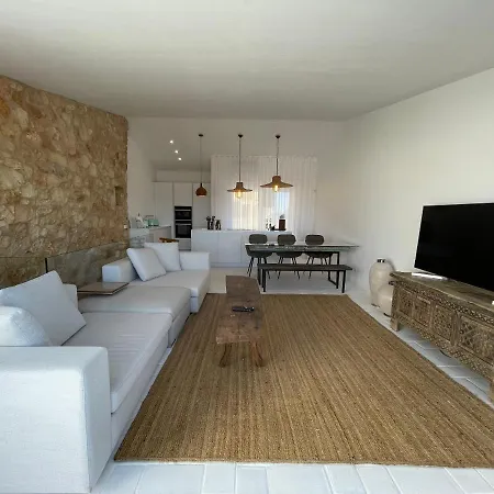 River & Sea View I *